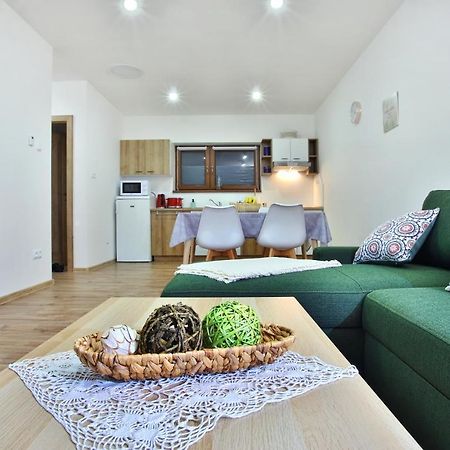Kamilli Apartment Bešeňová Екстериор снимка