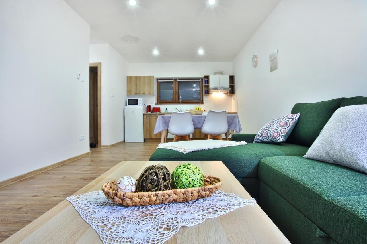 Kamilli Apartment Bešeňová Екстериор снимка